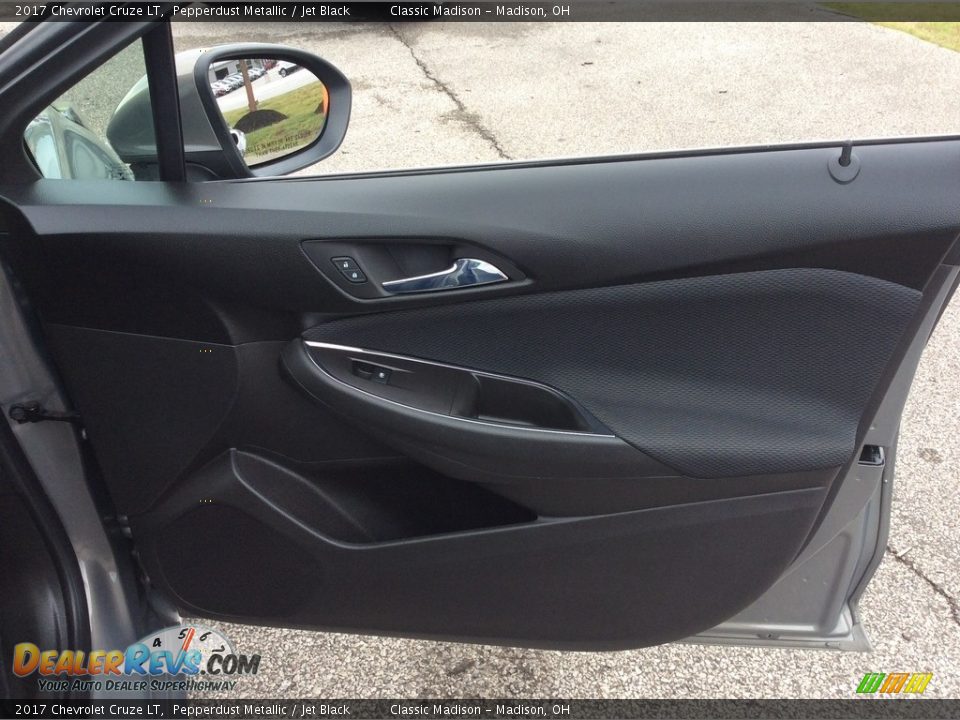 2017 Chevrolet Cruze LT Pepperdust Metallic / Jet Black Photo #20