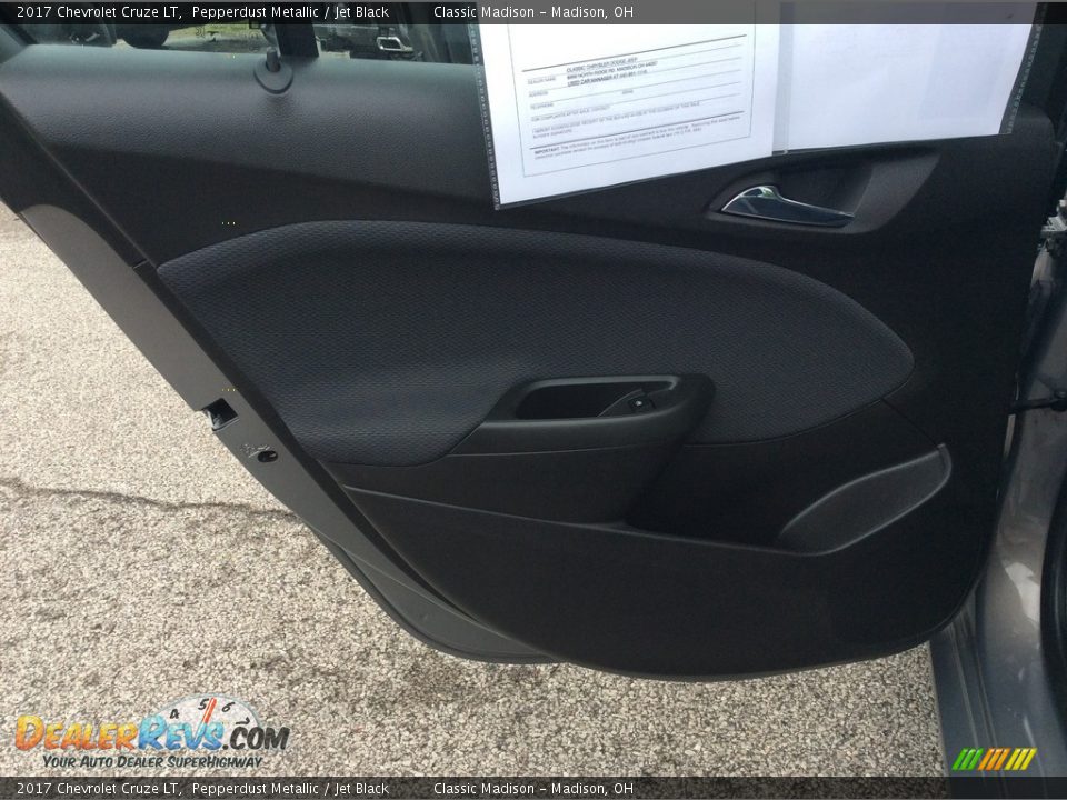 2017 Chevrolet Cruze LT Pepperdust Metallic / Jet Black Photo #24