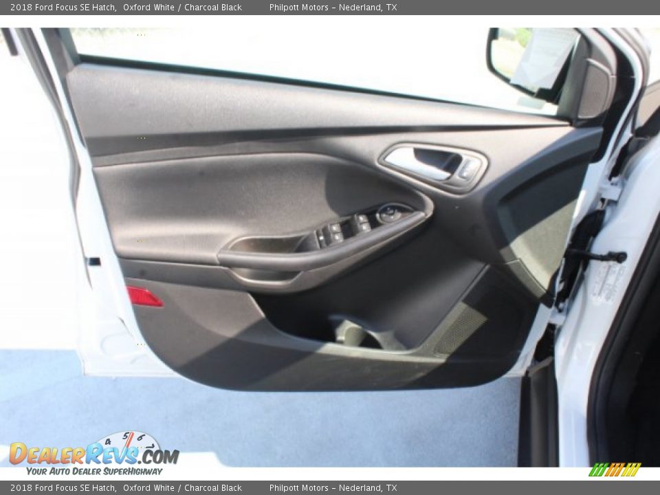 2018 Ford Focus SE Hatch Oxford White / Charcoal Black Photo #11