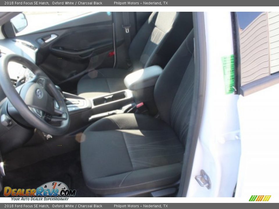 2018 Ford Focus SE Hatch Oxford White / Charcoal Black Photo #12