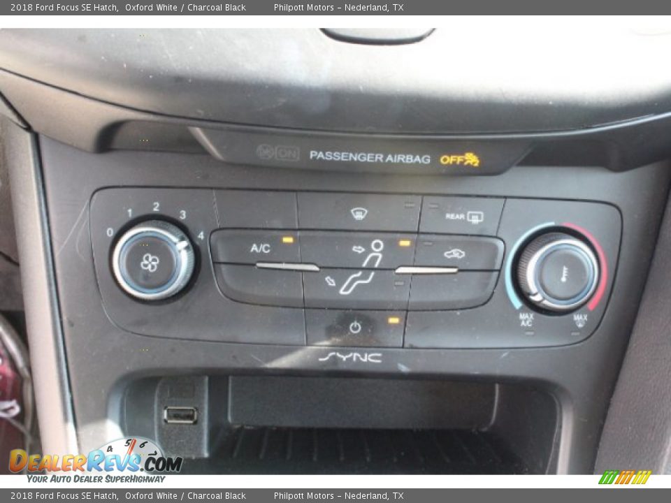 2018 Ford Focus SE Hatch Oxford White / Charcoal Black Photo #14