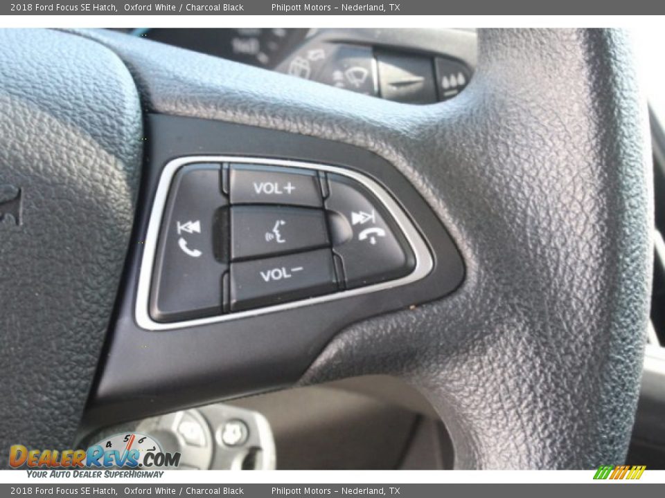 2018 Ford Focus SE Hatch Oxford White / Charcoal Black Photo #17