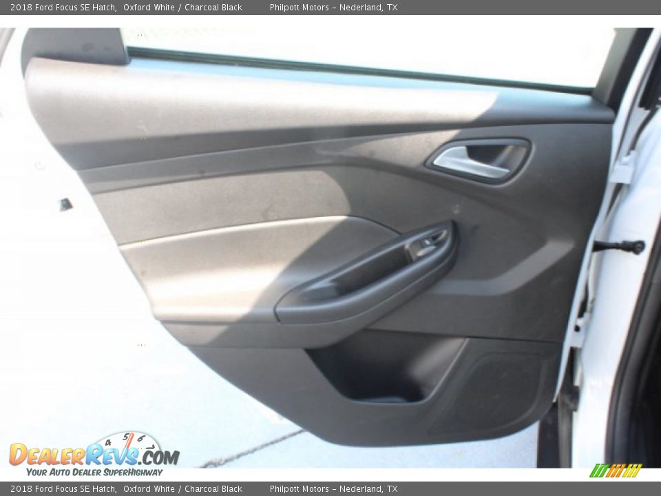 2018 Ford Focus SE Hatch Oxford White / Charcoal Black Photo #18