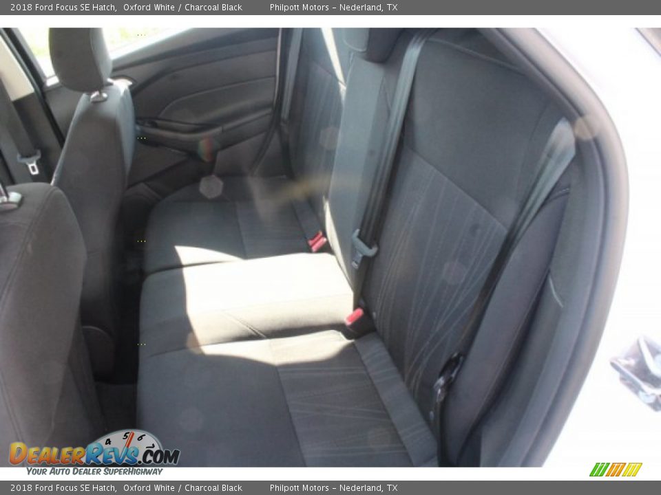2018 Ford Focus SE Hatch Oxford White / Charcoal Black Photo #19