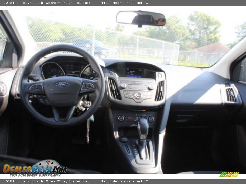 2018 Ford Focus SE Hatch Oxford White / Charcoal Black Photo #20
