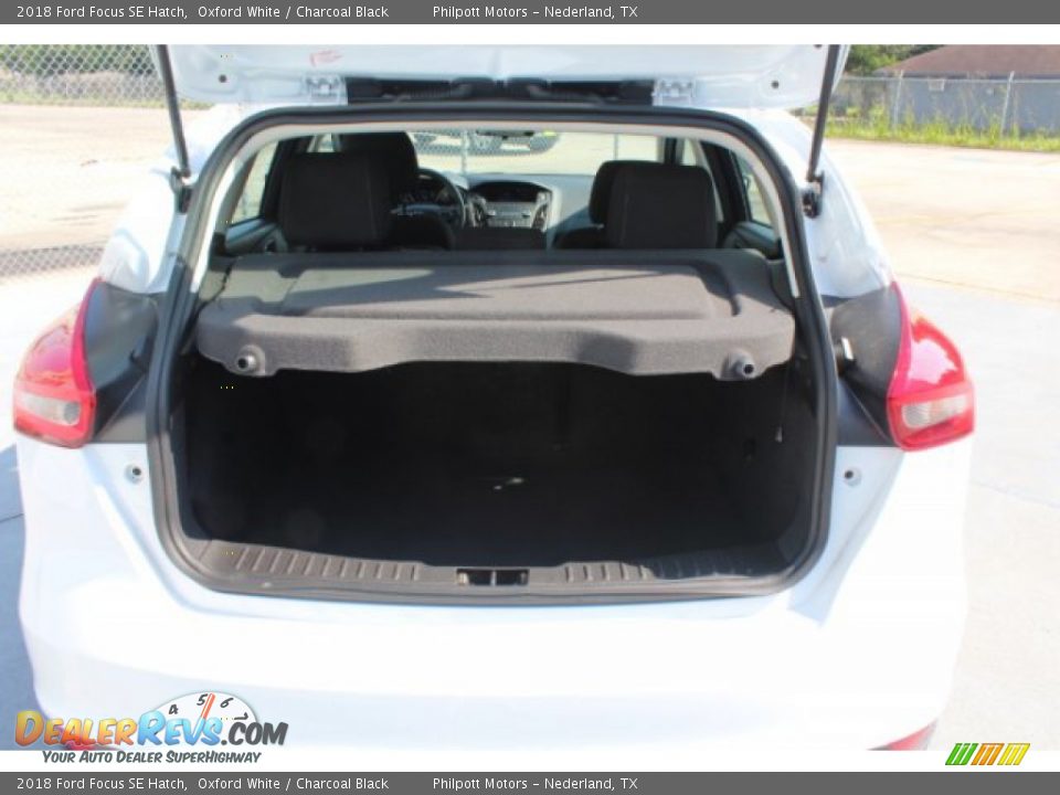 2018 Ford Focus SE Hatch Oxford White / Charcoal Black Photo #22