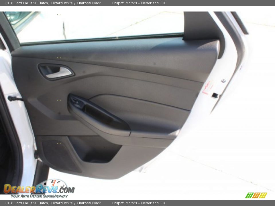 2018 Ford Focus SE Hatch Oxford White / Charcoal Black Photo #23