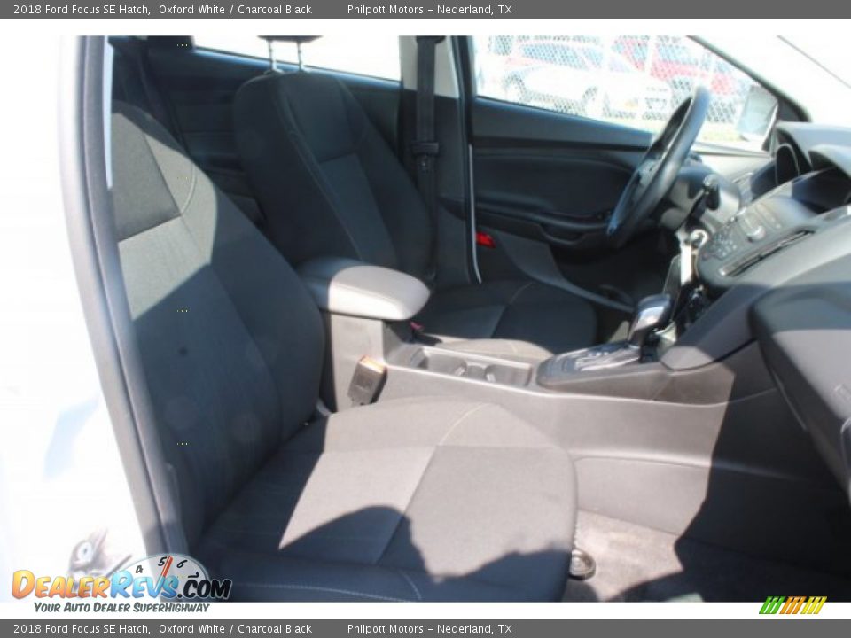 2018 Ford Focus SE Hatch Oxford White / Charcoal Black Photo #26