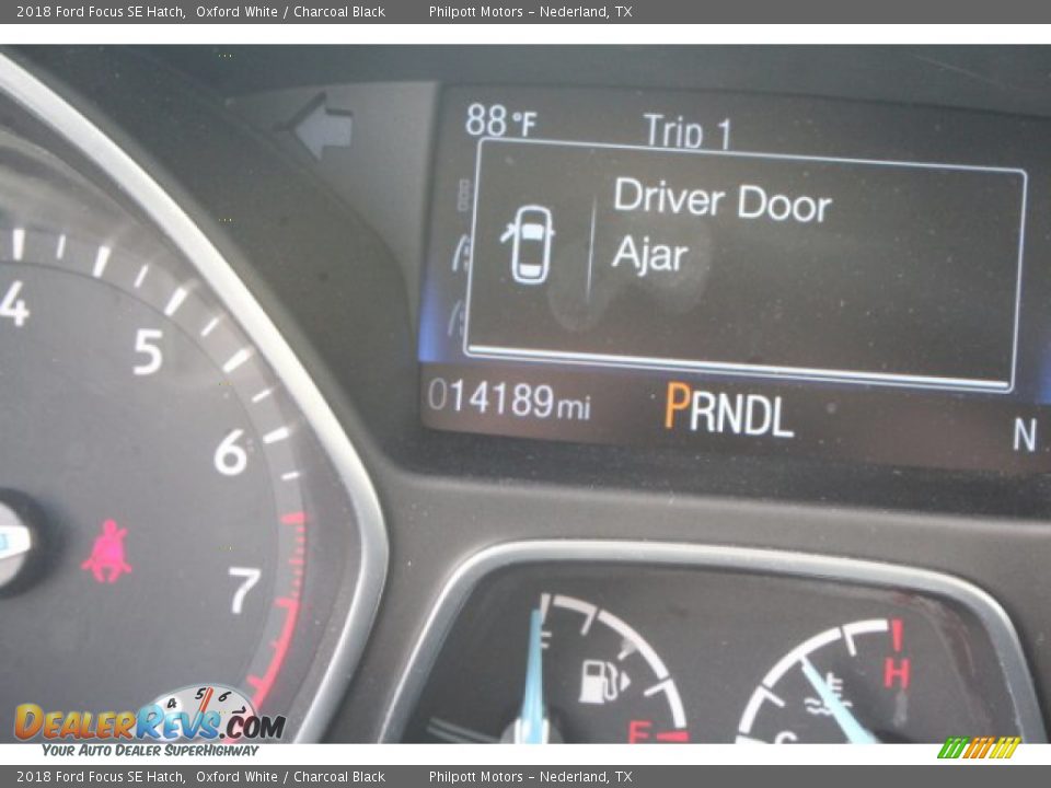2018 Ford Focus SE Hatch Oxford White / Charcoal Black Photo #28