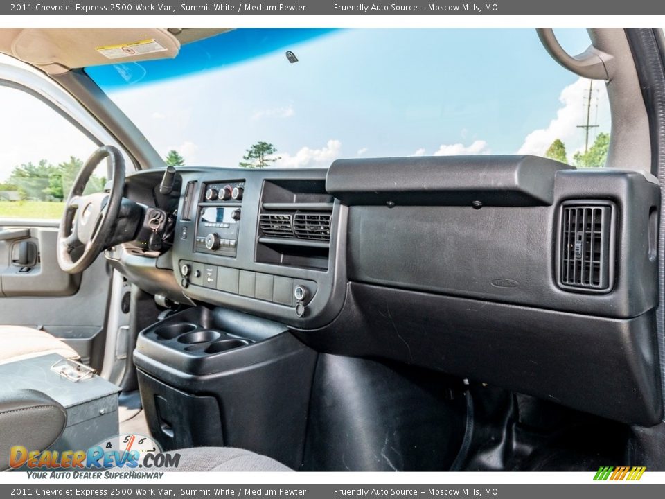 2011 Chevrolet Express 2500 Work Van Summit White / Medium Pewter Photo #30