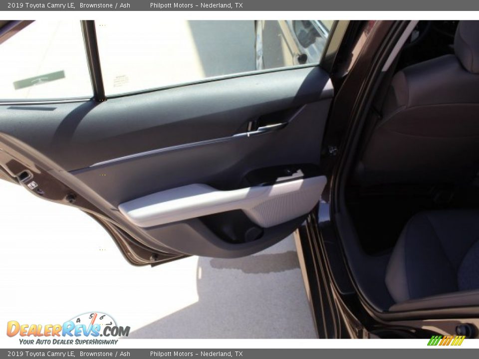 2019 Toyota Camry LE Brownstone / Ash Photo #18
