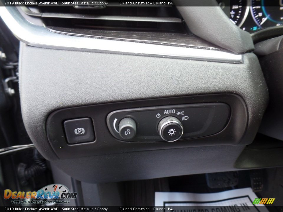 Controls of 2019 Buick Enclave Avenir AWD Photo #23