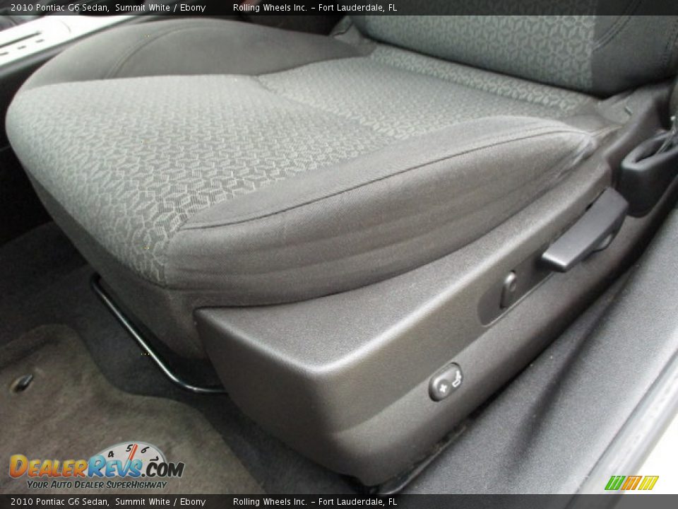 2010 Pontiac G6 Sedan Summit White / Ebony Photo #32