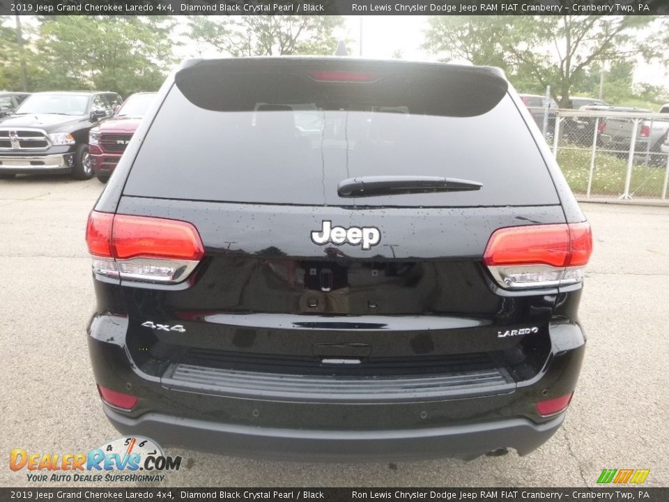 2019 Jeep Grand Cherokee Laredo 4x4 Diamond Black Crystal Pearl / Black Photo #4