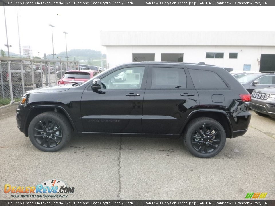 2019 Jeep Grand Cherokee Laredo 4x4 Diamond Black Crystal Pearl / Black Photo #2