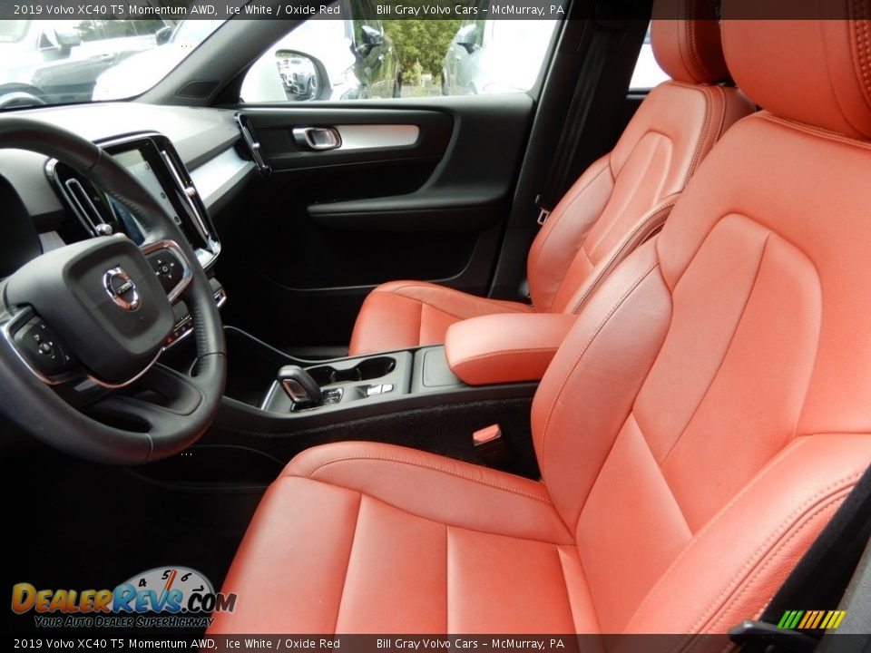 Front Seat of 2019 Volvo XC40 T5 Momentum AWD Photo #11