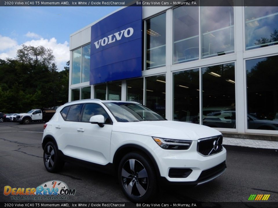 Front 3/4 View of 2020 Volvo XC40 T5 Momentum AWD Photo #1