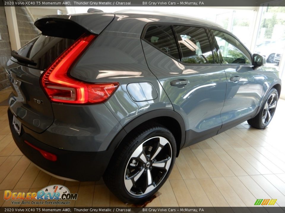 2020 Volvo XC40 T5 Momentum AWD Thunder Grey Metallic / Charcoal Photo #2