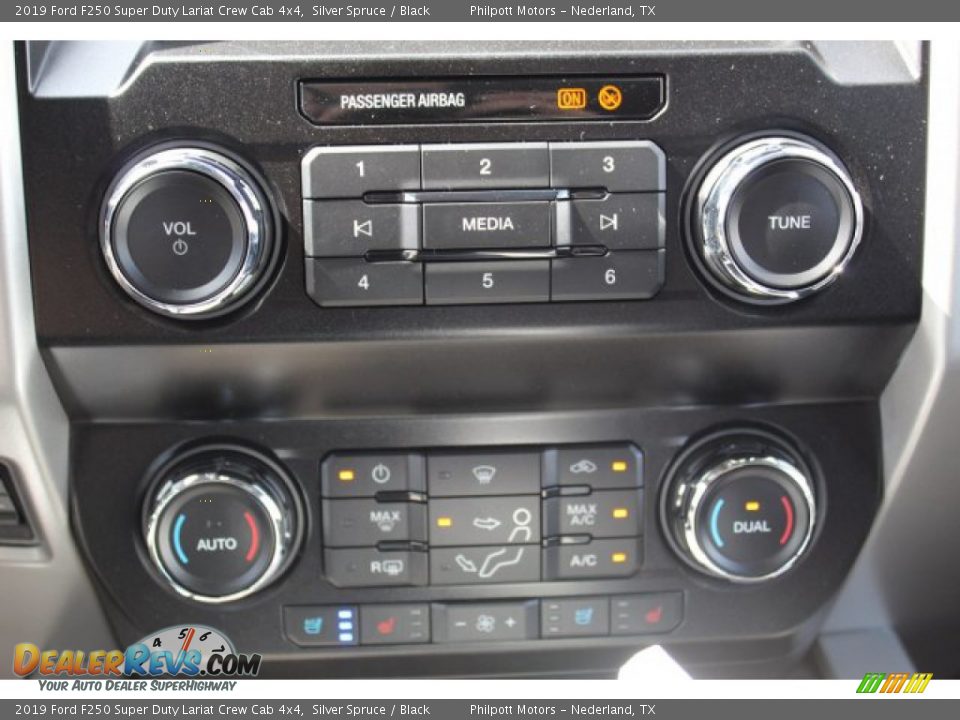2019 Ford F250 Super Duty Lariat Crew Cab 4x4 Silver Spruce / Black Photo #17