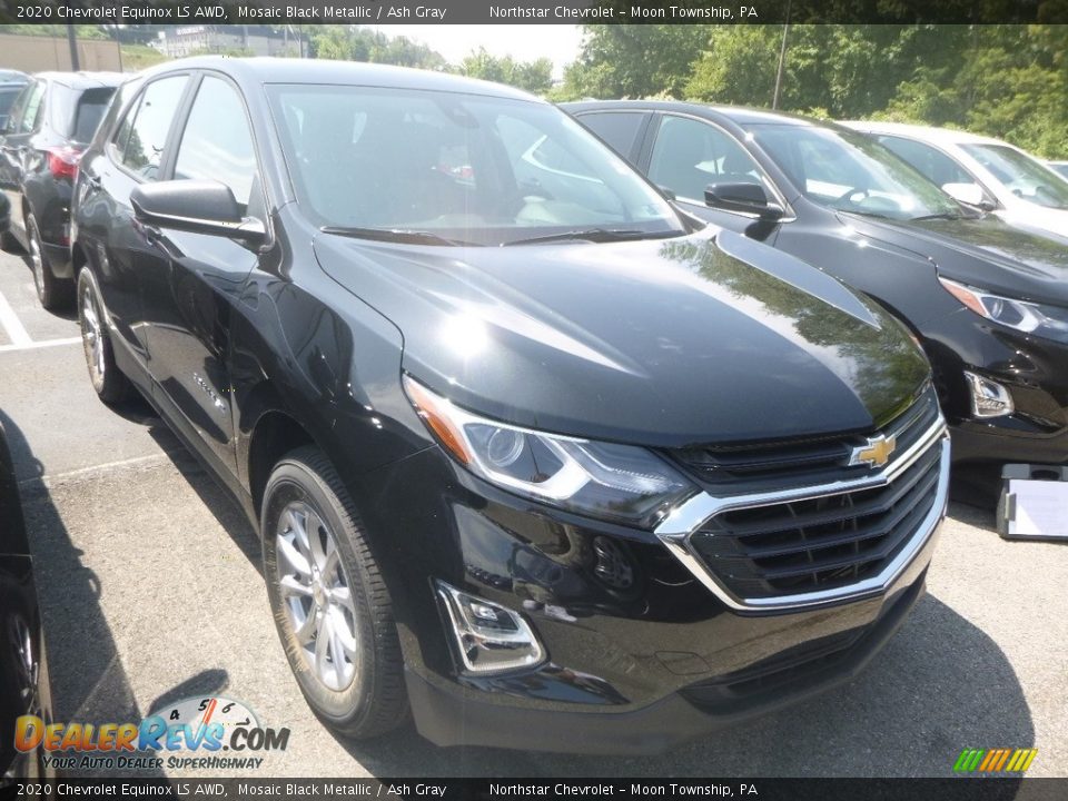 Front 3/4 View of 2020 Chevrolet Equinox LS AWD Photo #4