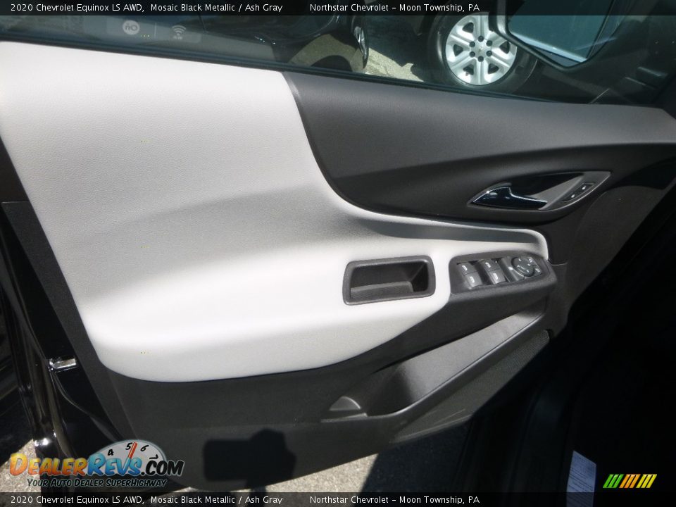 Door Panel of 2020 Chevrolet Equinox LS AWD Photo #10
