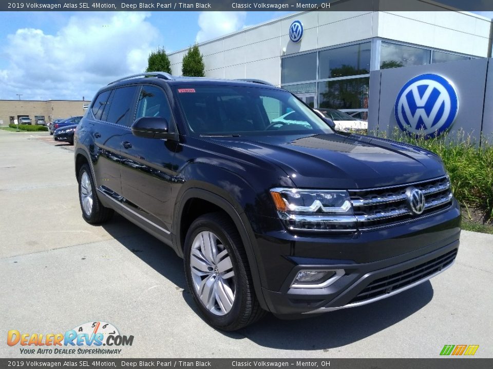 Front 3/4 View of 2019 Volkswagen Atlas SEL 4Motion Photo #1