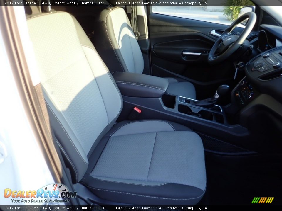 2017 Ford Escape SE 4WD Oxford White / Charcoal Black Photo #11