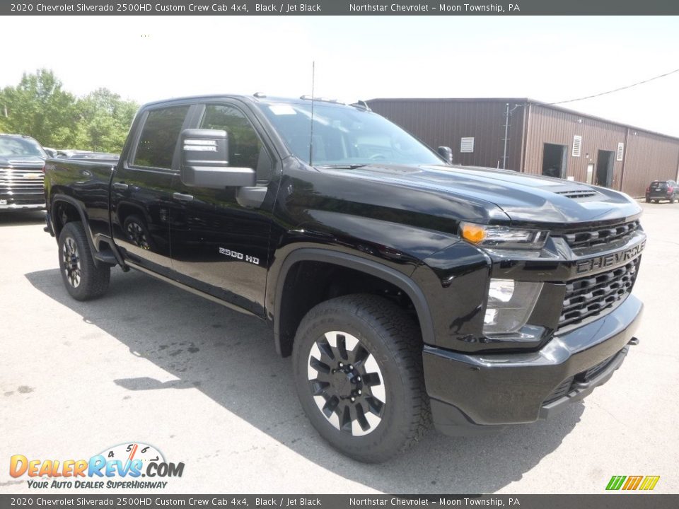 Front 3/4 View of 2020 Chevrolet Silverado 2500HD Custom Crew Cab 4x4 Photo #7