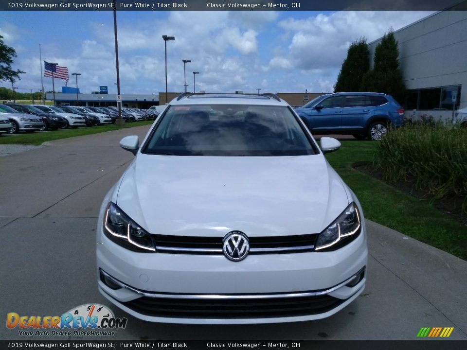 2019 Volkswagen Golf SportWagen SE Pure White / Titan Black Photo #2
