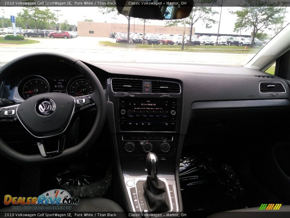 Dashboard of 2019 Volkswagen Golf SportWagen SE Photo #4