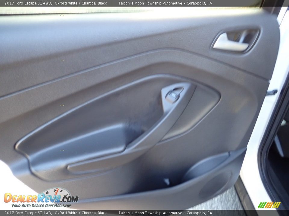 2017 Ford Escape SE 4WD Oxford White / Charcoal Black Photo #18