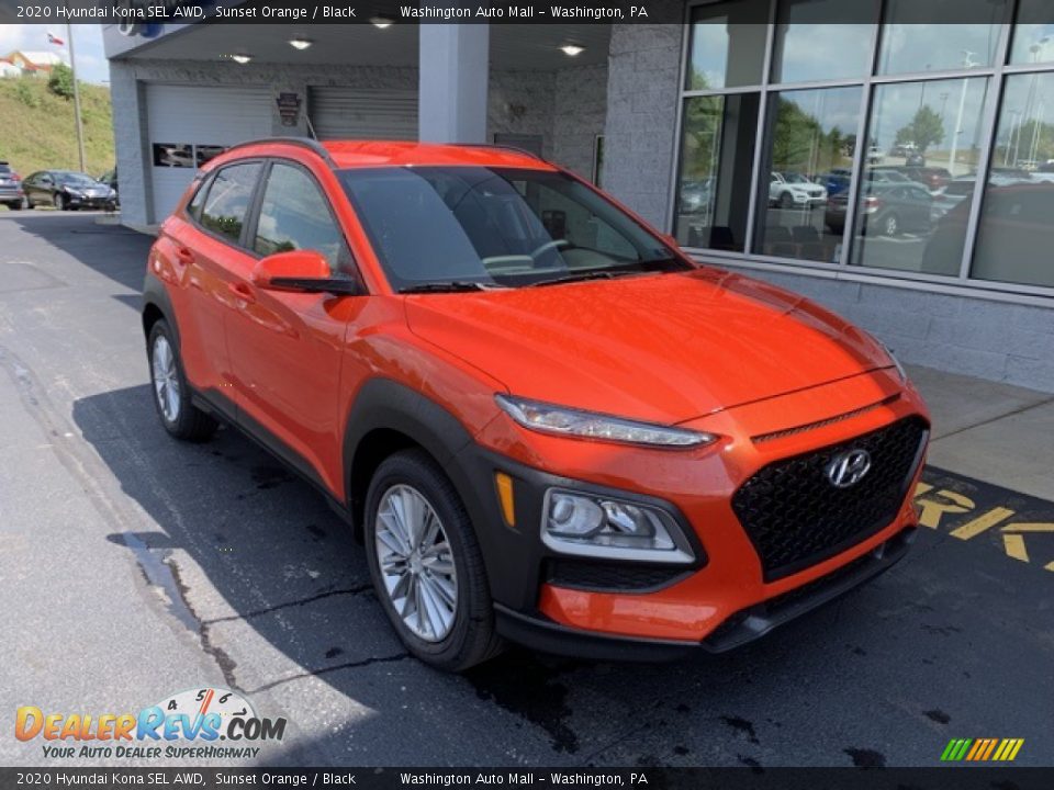 Front 3/4 View of 2020 Hyundai Kona SEL AWD Photo #2