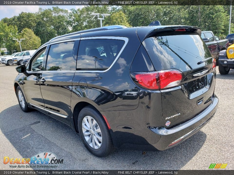 2019 Chrysler Pacifica Touring L Brilliant Black Crystal Pearl / Black/Alloy Photo #4