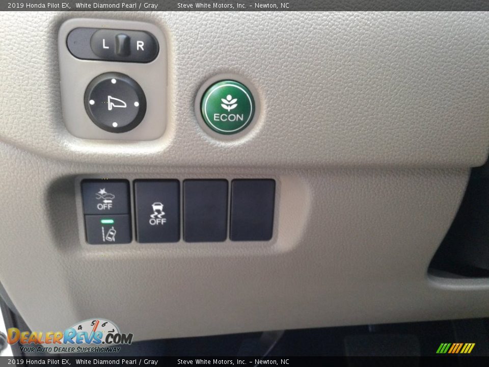 2019 Honda Pilot EX White Diamond Pearl / Gray Photo #16