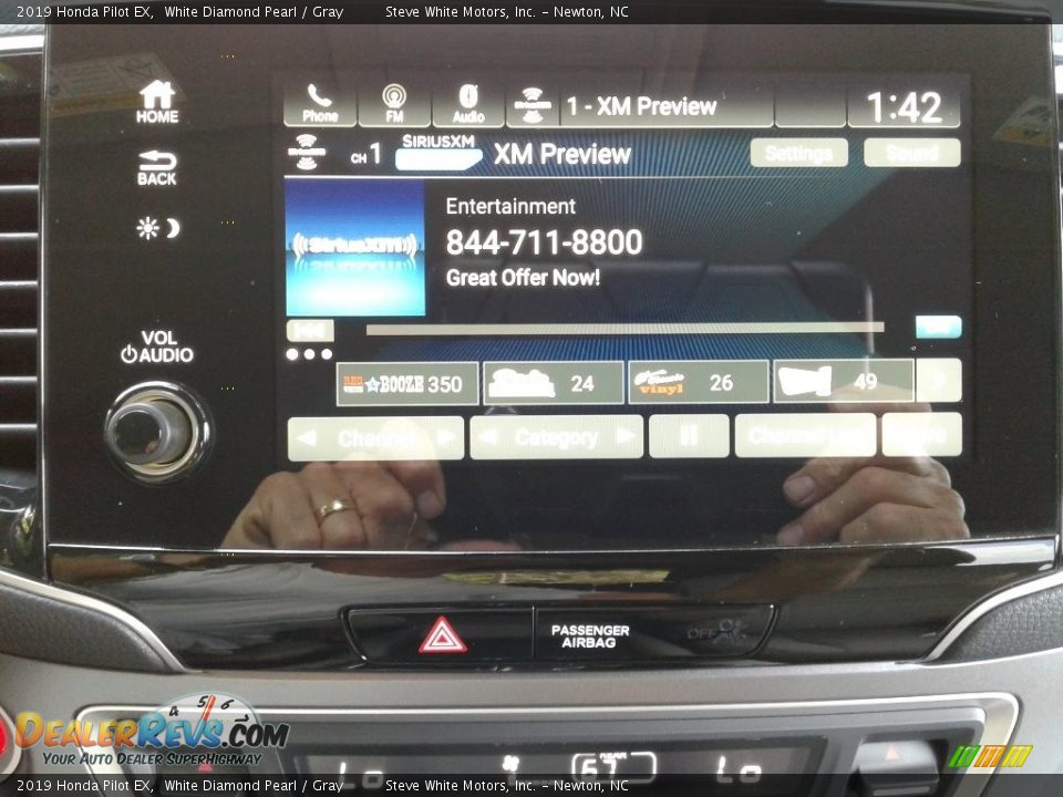 2019 Honda Pilot EX White Diamond Pearl / Gray Photo #22