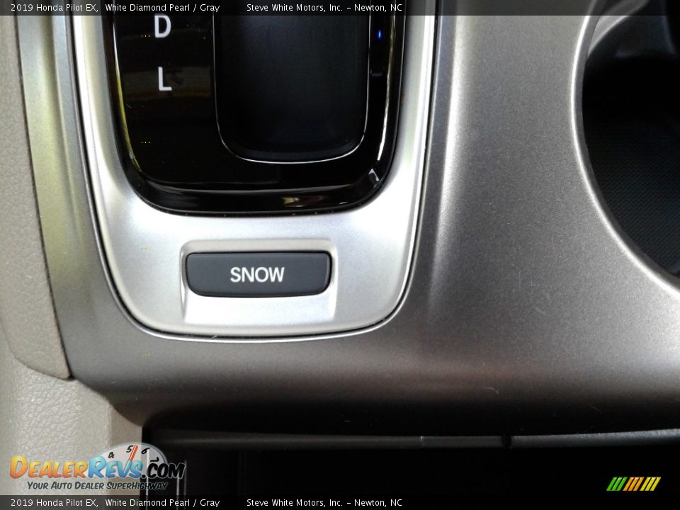 2019 Honda Pilot EX White Diamond Pearl / Gray Photo #27