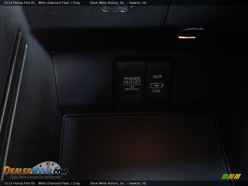 2019 Honda Pilot EX White Diamond Pearl / Gray Photo #28