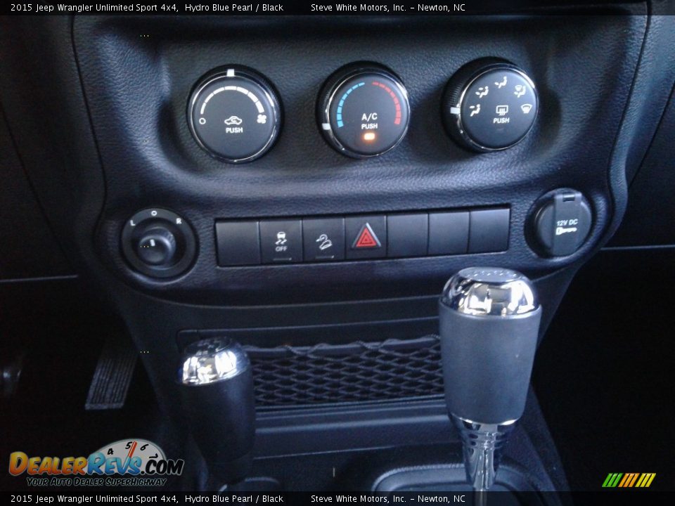 2015 Jeep Wrangler Unlimited Sport 4x4 Hydro Blue Pearl / Black Photo #22