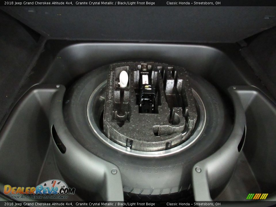 2018 Jeep Grand Cherokee Altitude 4x4 Granite Crystal Metallic / Black/Light Frost Beige Photo #23