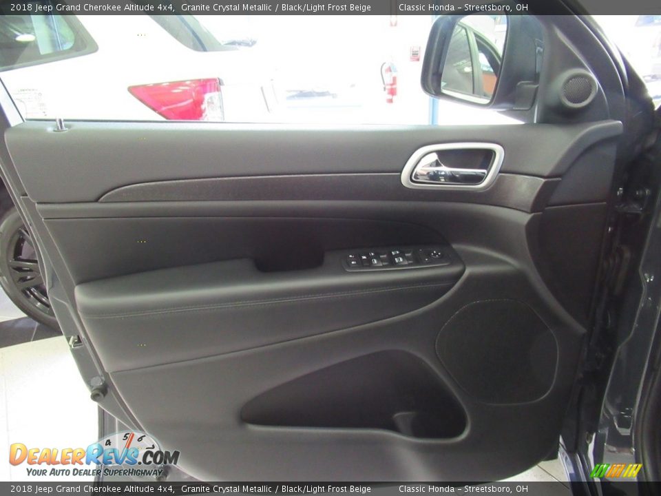 2018 Jeep Grand Cherokee Altitude 4x4 Granite Crystal Metallic / Black/Light Frost Beige Photo #27