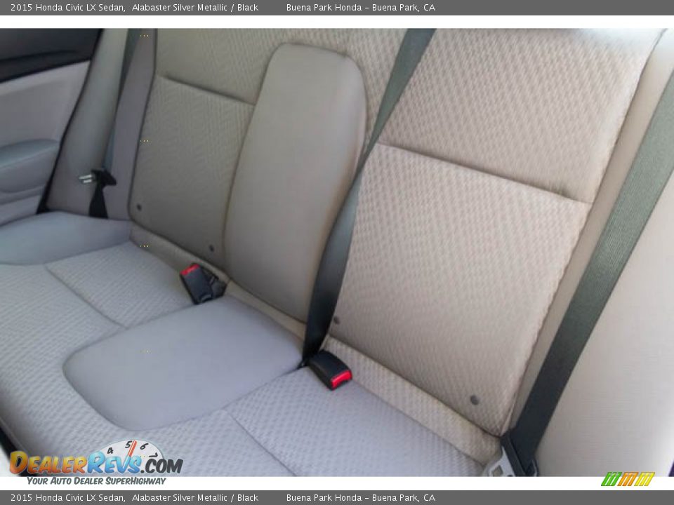2015 Honda Civic LX Sedan Alabaster Silver Metallic / Black Photo #18