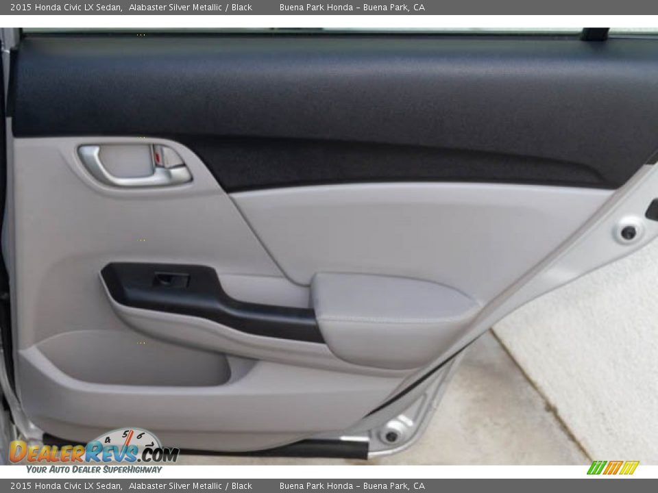 2015 Honda Civic LX Sedan Alabaster Silver Metallic / Black Photo #29