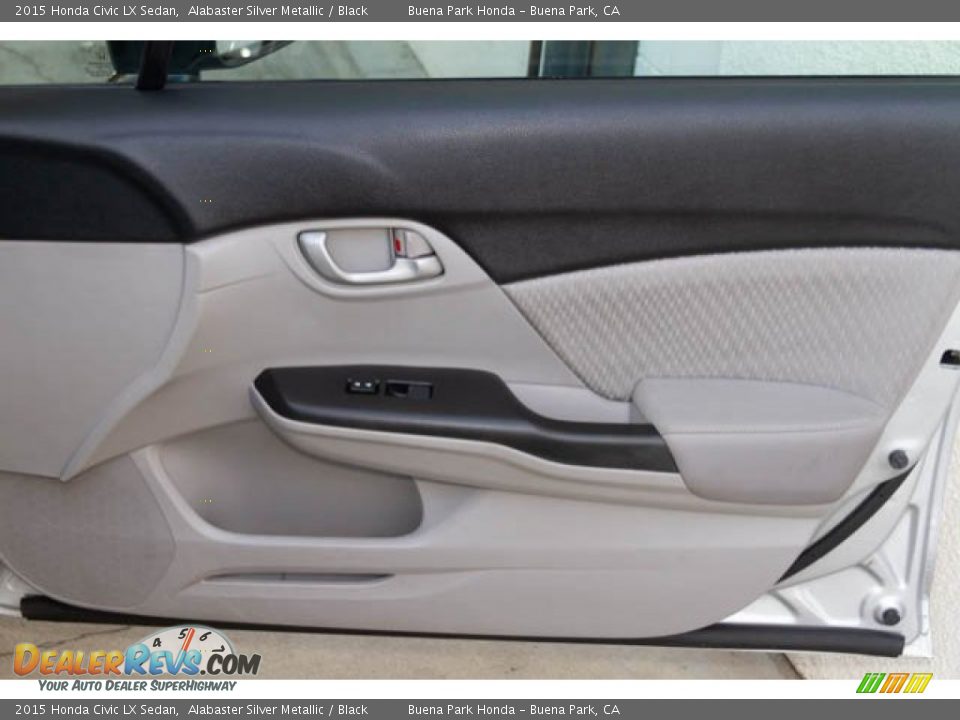 2015 Honda Civic LX Sedan Alabaster Silver Metallic / Black Photo #30