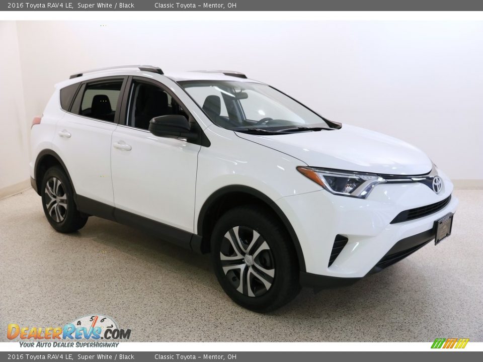 2016 Toyota RAV4 LE Super White / Black Photo #1