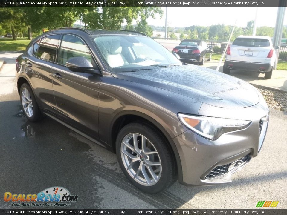 Front 3/4 View of 2019 Alfa Romeo Stelvio Sport AWD Photo #10