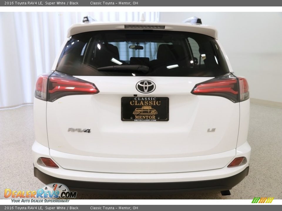 2016 Toyota RAV4 LE Super White / Black Photo #19