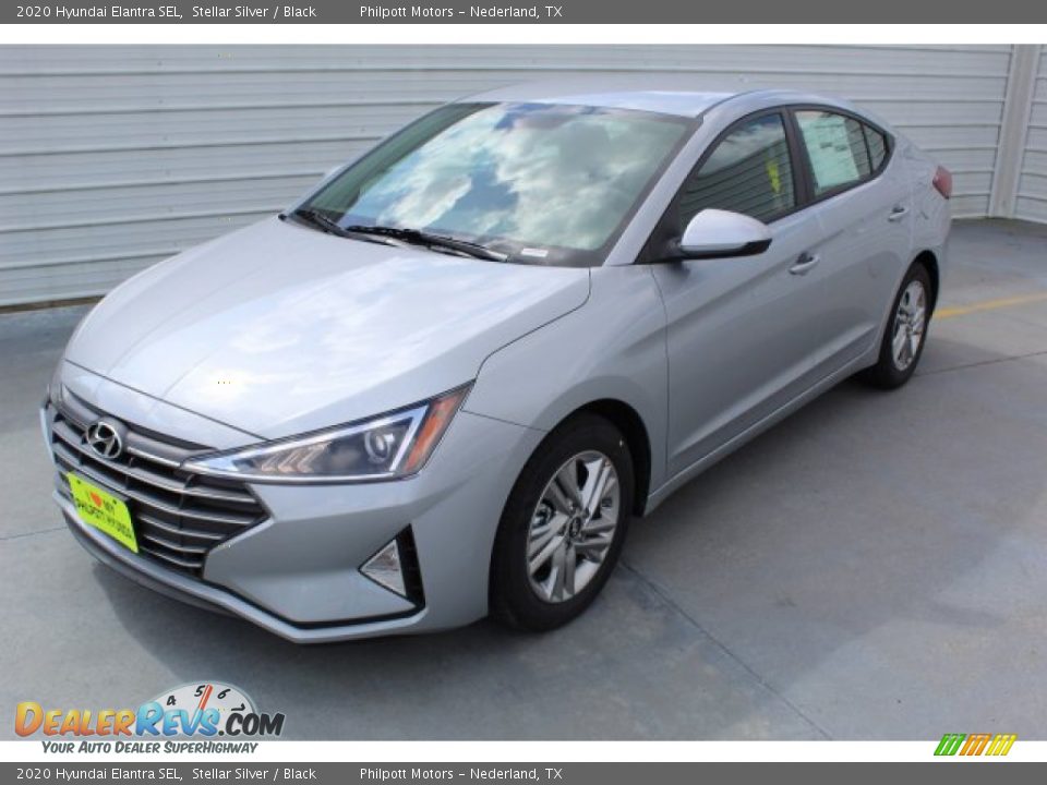 Front 3/4 View of 2020 Hyundai Elantra SEL Photo #4