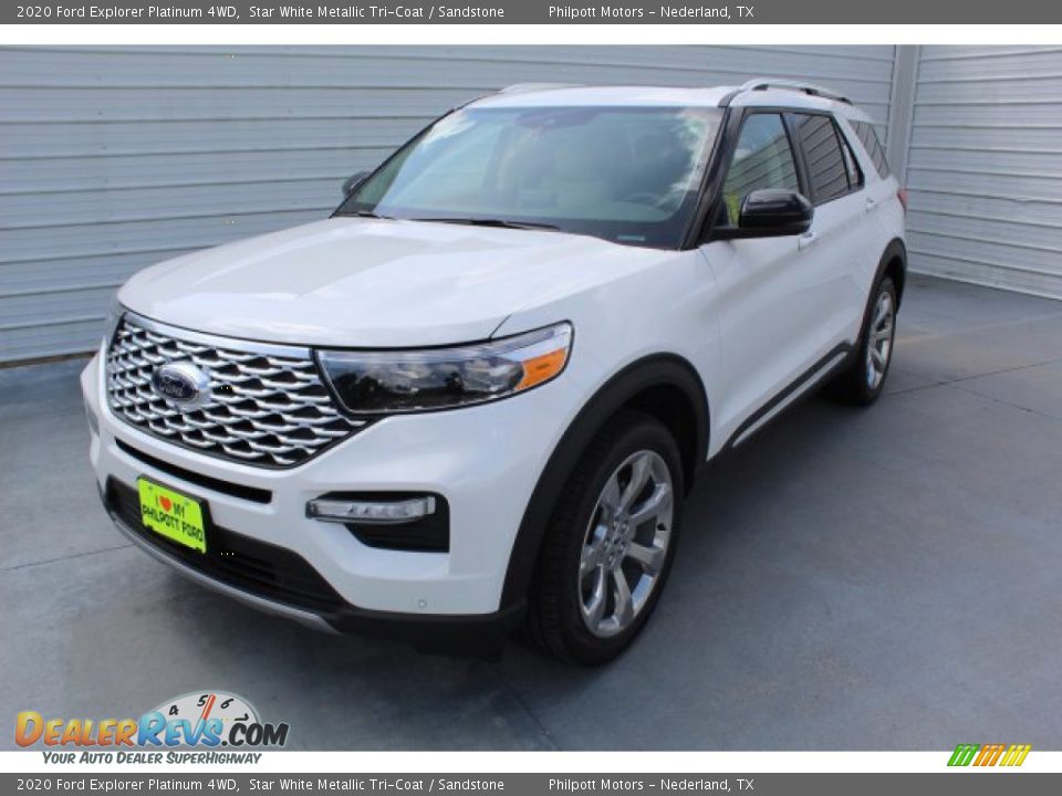 Front 3/4 View of 2020 Ford Explorer Platinum 4WD Photo #4