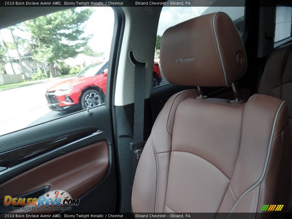 Front Seat of 2019 Buick Enclave Avenir AWD Photo #16