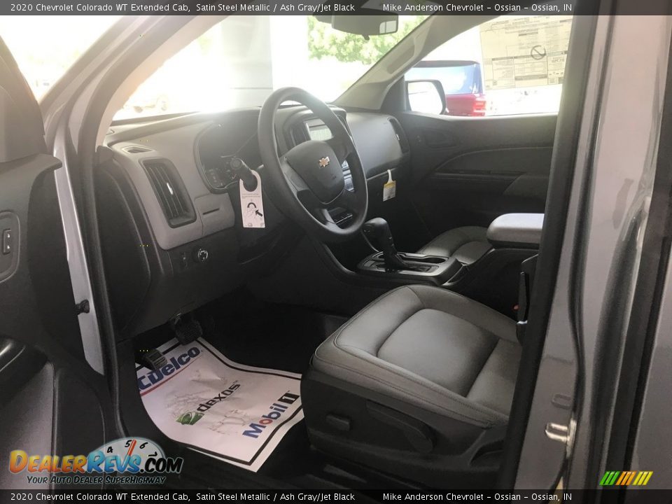 Front Seat of 2020 Chevrolet Colorado WT Extended Cab Photo #9